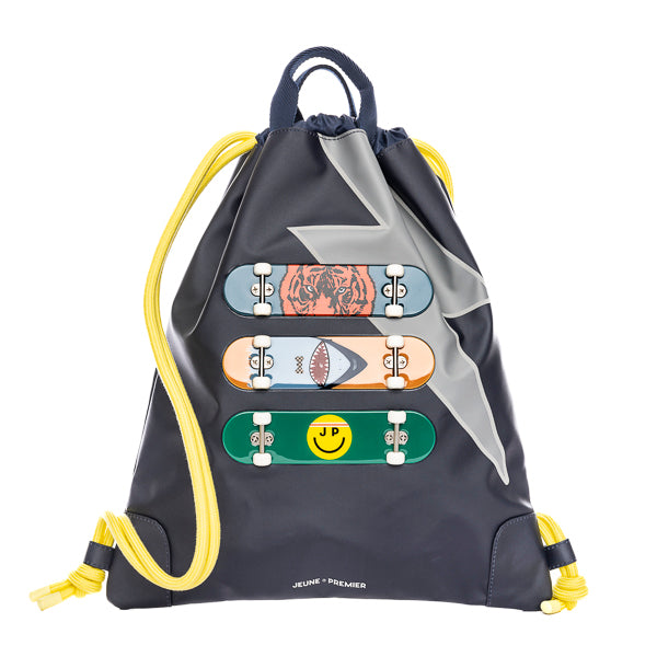 City Bag Skate. Trendy bag for school and leisure for all ages. This bag is a true chameleon: wear it as a tote when you hit the city, a fashionable backpack or as a water repellent gym bag. 