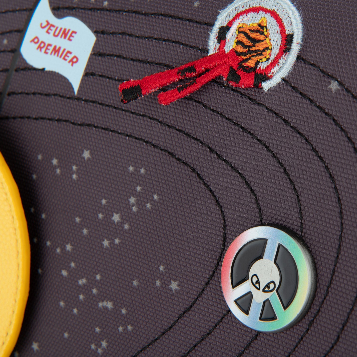 The James Backpack is a trendy backpack with handy compartments for school for boys from 8 years old. The Jeune Premier "Space invaders" print is ideal for cool boys fascinated by the universe & space travel.